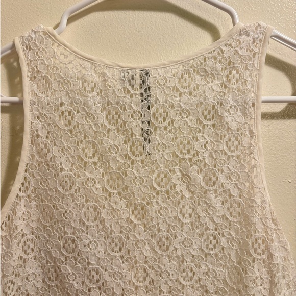 Lace ruffle bottom tank top - Picture 6 of 6